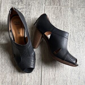 Clarks Black Peep-Toe Leather Block Heel Sandals